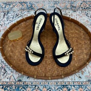 Vintage Chanel Pearl Slingbacks. Navy Size 38